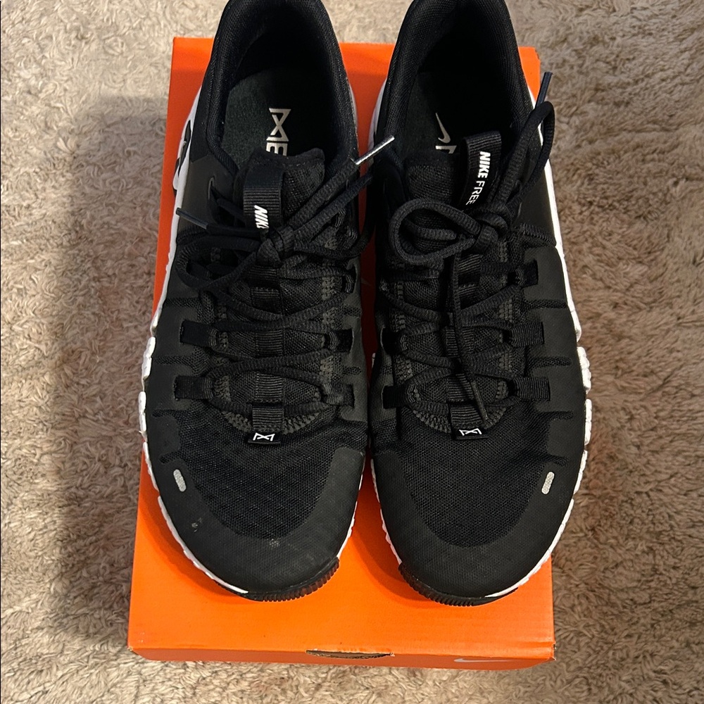 Nike Black and White Running Shoes